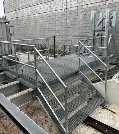 Galvanized steel structural roof dunnage with grating deck