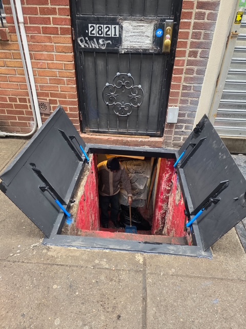 hydraulic cellar doors