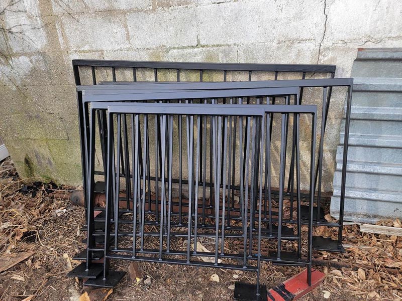 Welded parapet roof railing