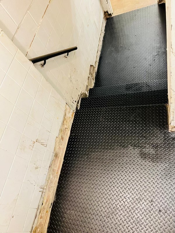 diamond plate landing steps steel tread hallway