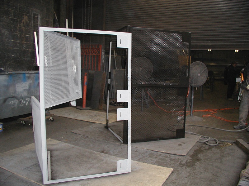 dualpanel swinging expanded metal lockable doors (1)