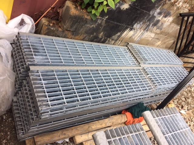 galvanized steel grating stairtreads with welded diamond plate bullnosing