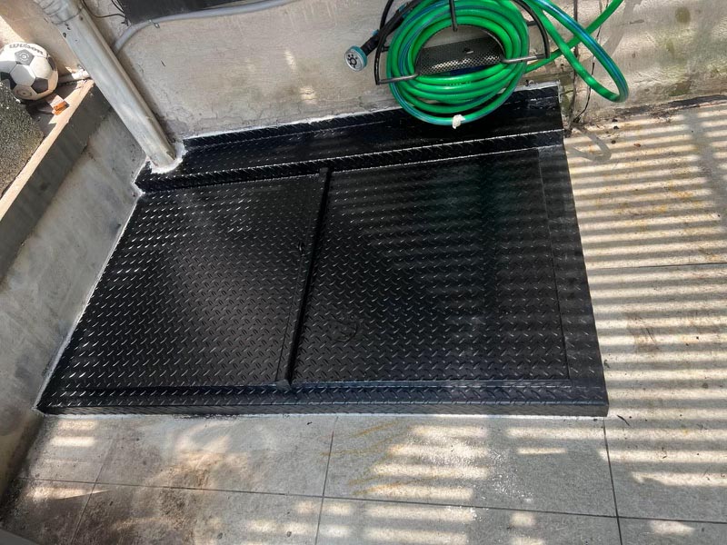 Custom flat waterproof bulkhead cellar door from diamond plate with step up