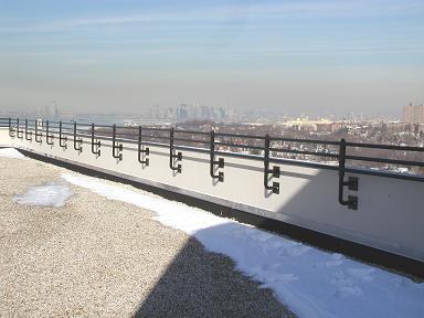 Parapet welded pipe railing Powder coated plate bolted Multi unit building
